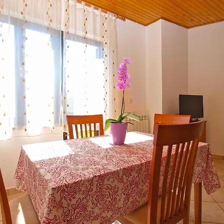 Mit Privatpool Fuer 4 Personen Ca 40 Qm In Pajkovici, Istrien Binnenland Von Istrien