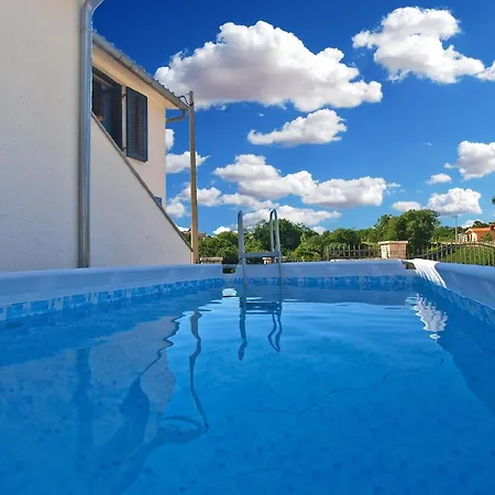 Holiday home Mit Privatpool Fuer 4 Personen Ca 40 Qm In Pajkovici, Istrien Binnenland Von Istrien *
