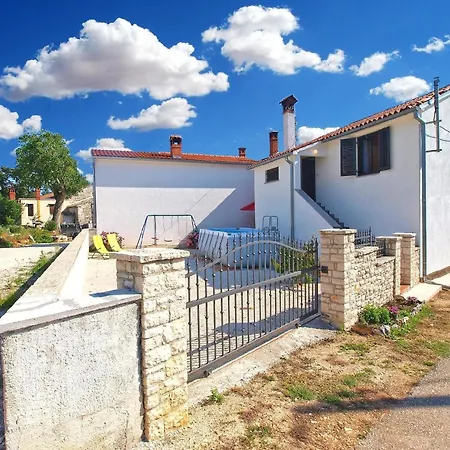Mit Privatpool Fuer 4 Personen Ca 40 Qm In Pajkovici, Istrien Binnenland Von Istrien *