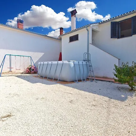 Mit Privatpool Fuer 4 Personen Ca 40 Qm In Pajkovici, Istrien Binnenland Von Istrien