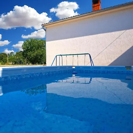 Mit Privatpool Fuer 4 Personen Ca 40 Qm In Pajkovici, Istrien Binnenland Von Istrien *